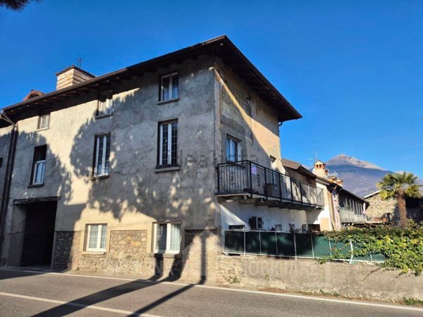 casa semindipendente in vendita a Colico