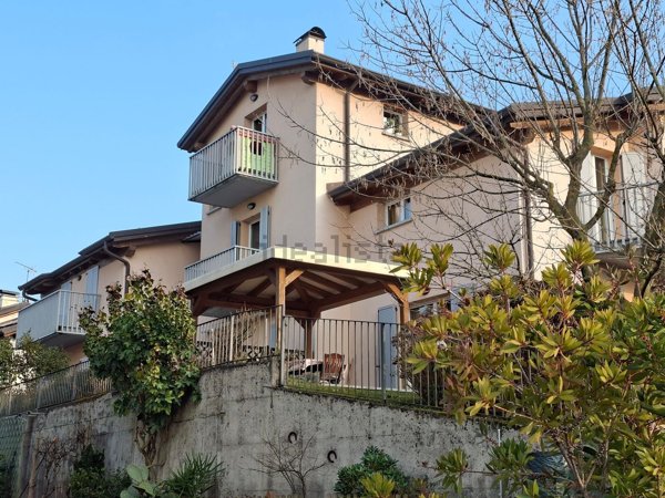 appartamento in vendita a Colico in zona Villatico