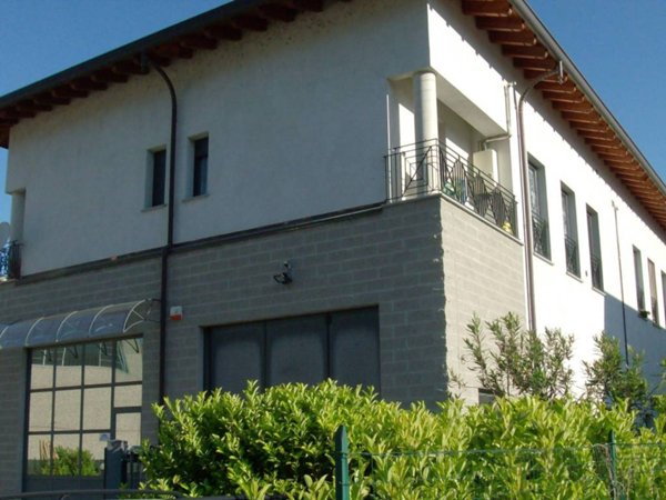 locale commerciale in vendita a Colico