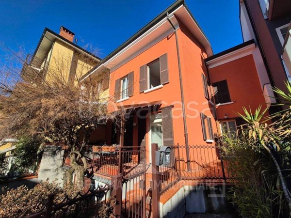 casa indipendente in vendita a Colico in zona Olgiasca