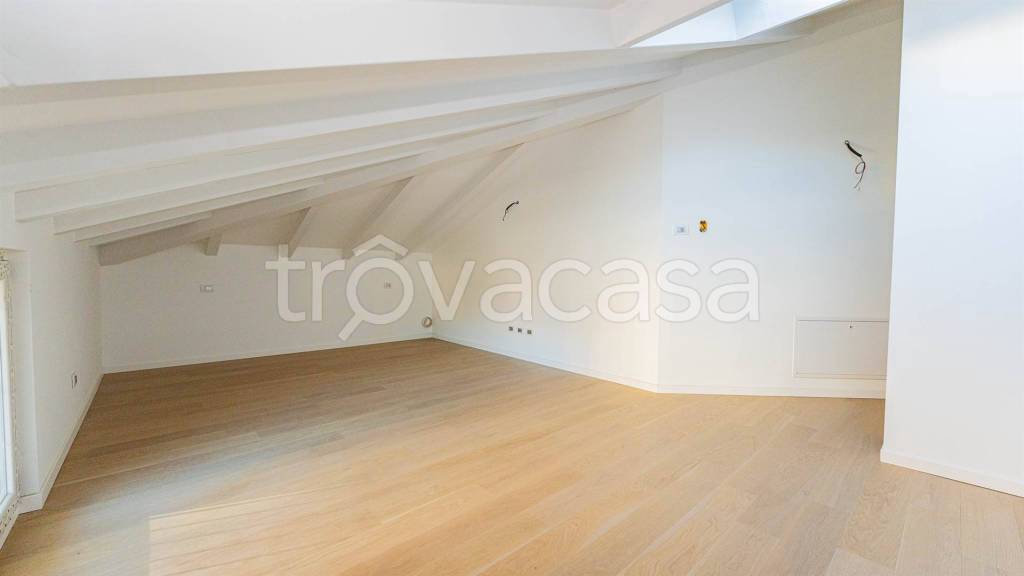 appartamento in vendita a Colico