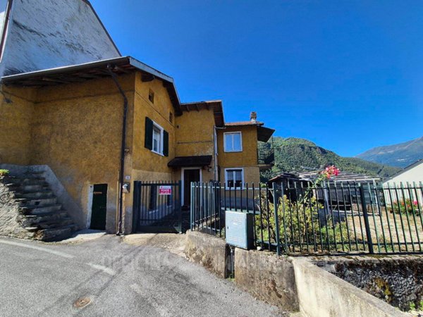 casa indipendente in vendita a Colico