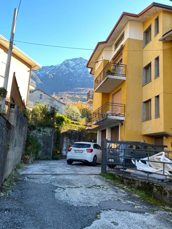casa indipendente in vendita a Colico in zona Villatico