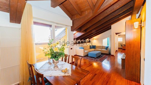 appartamento in vendita a Colico in zona Villatico