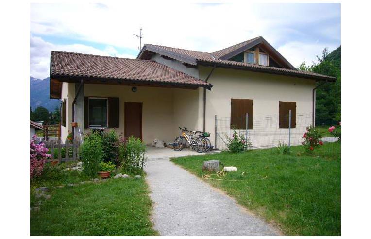 casa indipendente in vendita a Colico in zona Curcio