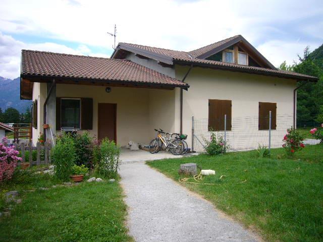 casa indipendente in vendita a Colico in zona Curcio