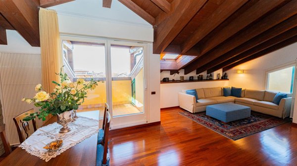 appartamento in vendita a Colico in zona Villatico