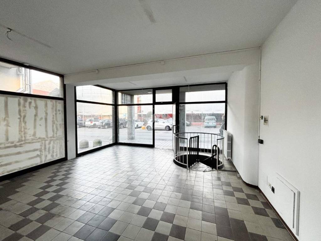 negozio in vendita a Colico