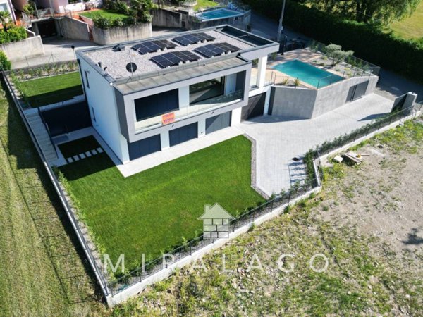 casa indipendente in vendita a Colico