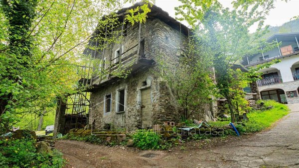 casa indipendente in vendita a Colico in zona Curcio