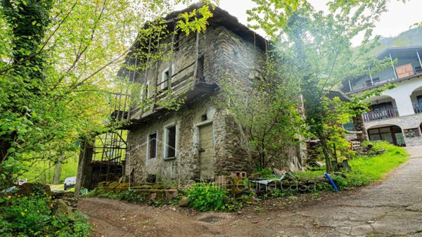 casa indipendente in vendita a Colico in zona Curcio