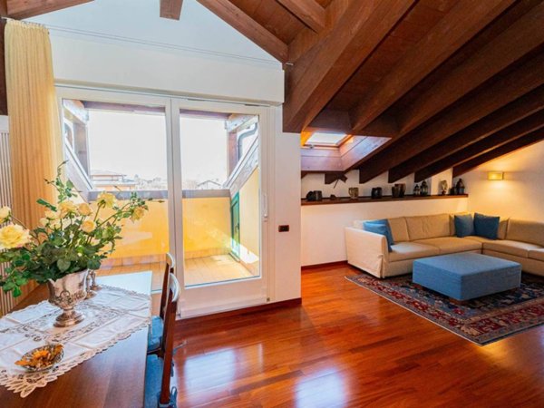 appartamento in vendita a Colico in zona Villatico