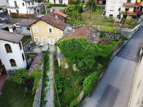 casa indipendente in vendita a Colico in zona Villatico
