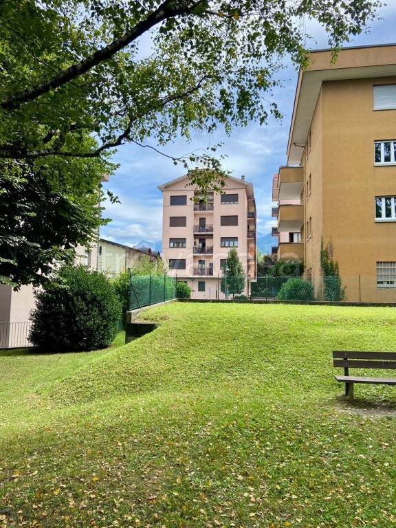 appartamento in vendita a Colico in zona Villatico