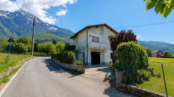 casa indipendente in vendita a Colico