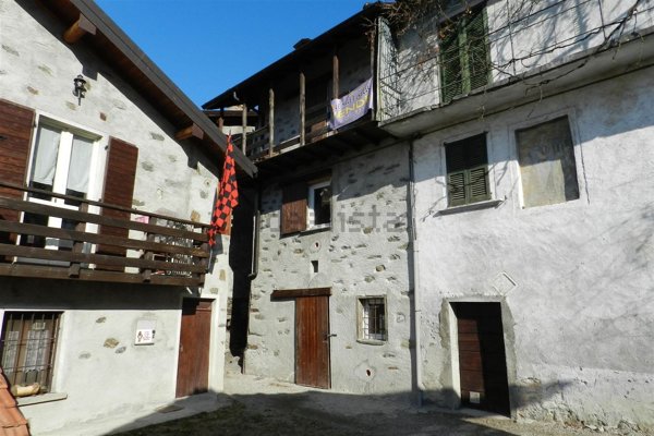 casa semindipendente in vendita a Colico