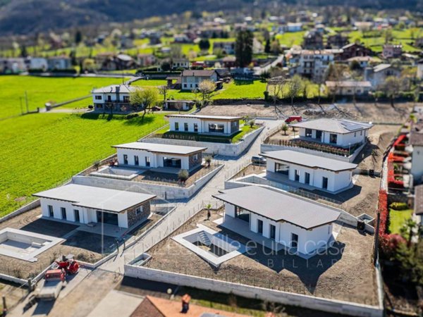casa indipendente in vendita a Colico