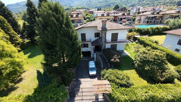 casa indipendente in vendita a Colico in zona Villatico