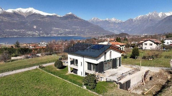 casa indipendente in vendita a Colico