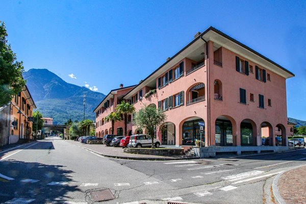 casa indipendente in vendita a Colico