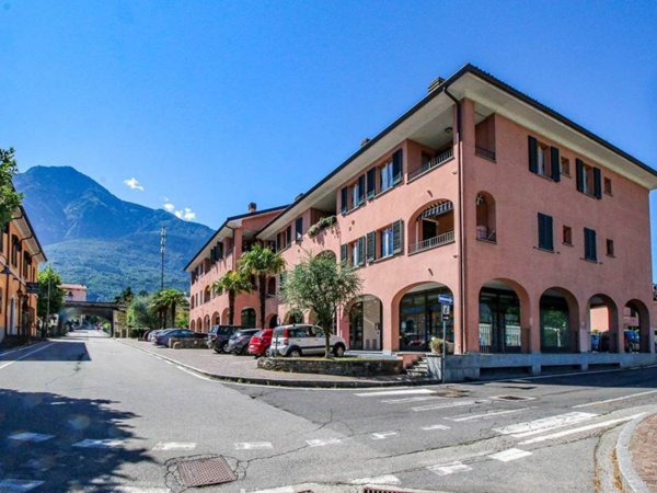 locale commerciale in vendita a Colico