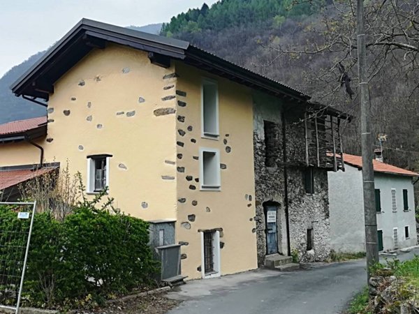 casa indipendente in vendita a Colico in zona Curcio