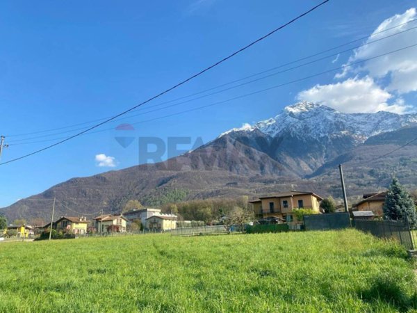 terreno edificabile in vendita a Colico in zona Villatico