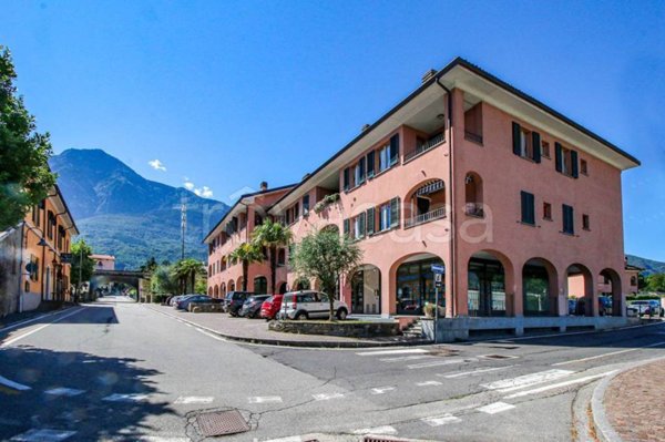locale commerciale in vendita a Colico