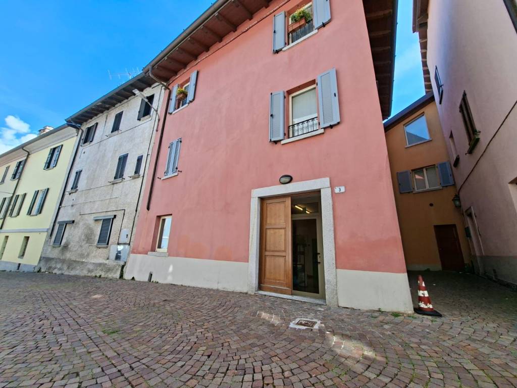 negozio in vendita a Colico