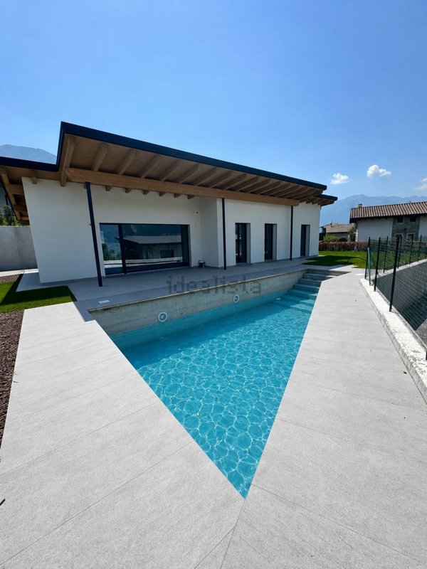 casa indipendente in vendita a Colico