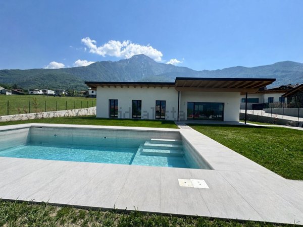 casa indipendente in vendita a Colico