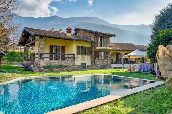 casa indipendente in vendita a Colico in zona Villatico