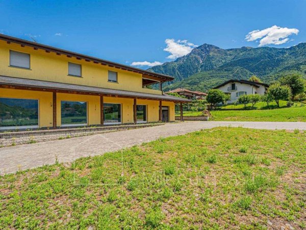 negozio in vendita a Colico
