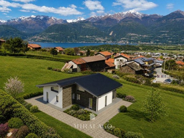 casa indipendente in vendita a Colico in zona Curcio
