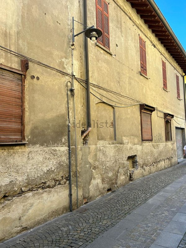 casa indipendente in vendita a Colico in zona Villatico