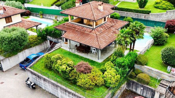 casa indipendente in vendita a Colico in zona Curcio