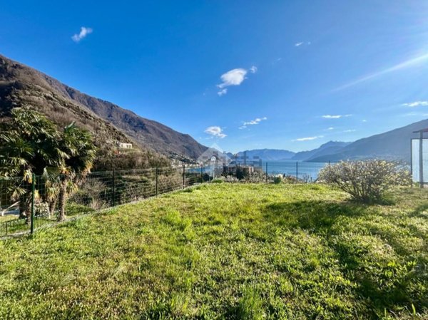 appartamento in vendita a Colico in zona Olgiasca