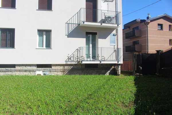 appartamento in vendita a Colico in zona Villatico