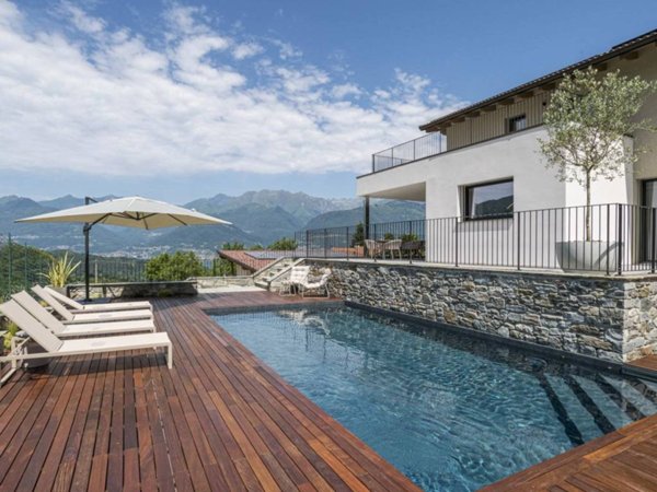 casa indipendente in vendita a Colico