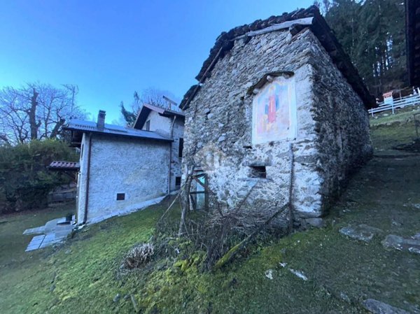 appartamento in vendita a Colico in zona Curcio