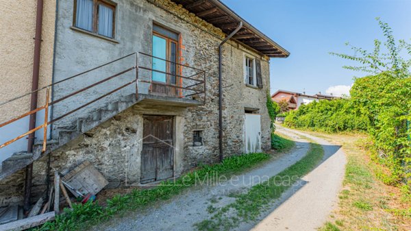 casa indipendente in vendita a Colico in zona Curcio
