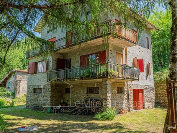 casa indipendente in vendita a Colico in zona Curcio