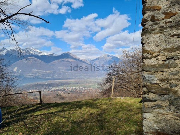casale in vendita a Colico in zona Curcio