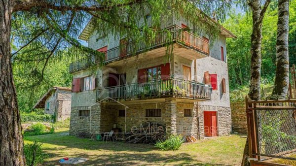 casa indipendente in vendita a Colico in zona Curcio