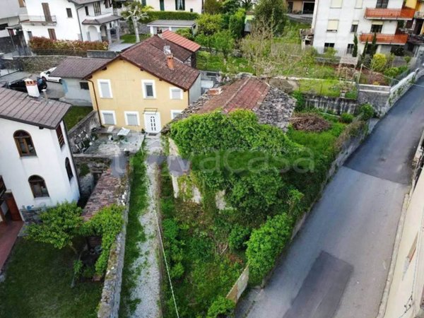 casa indipendente in vendita a Colico in zona Villatico