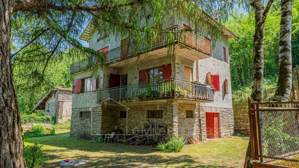 casa indipendente in vendita a Colico in zona Curcio