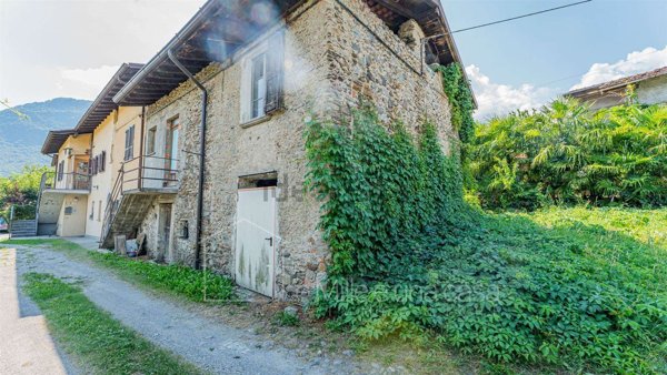 appartamento in vendita a Colico in zona Curcio
