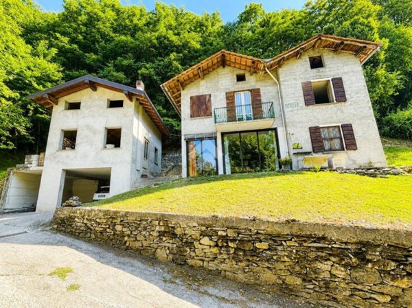 casa indipendente in vendita a Colico in zona Curcio