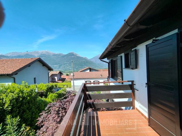 casa indipendente in vendita a Colico in zona Curcio