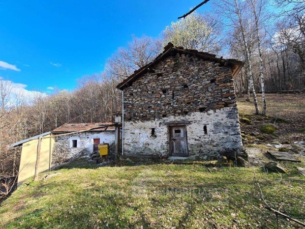 casale in vendita a Colico in zona Curcio